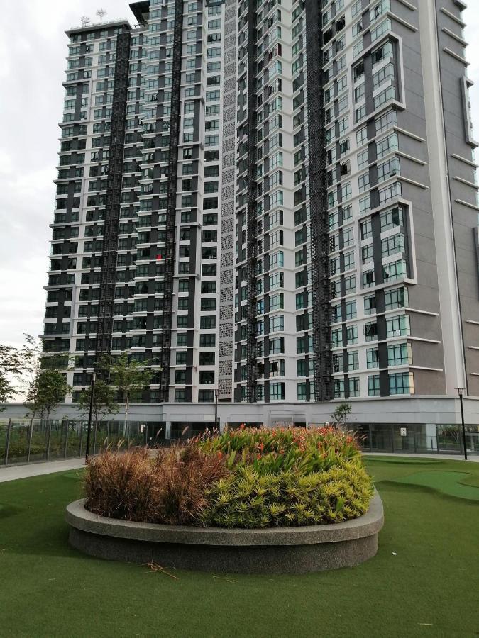 Santai Homestay Cyberjaya Extérieur photo